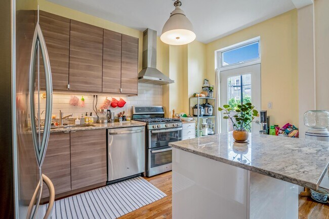 Foto del edificio - 250 E 25th St