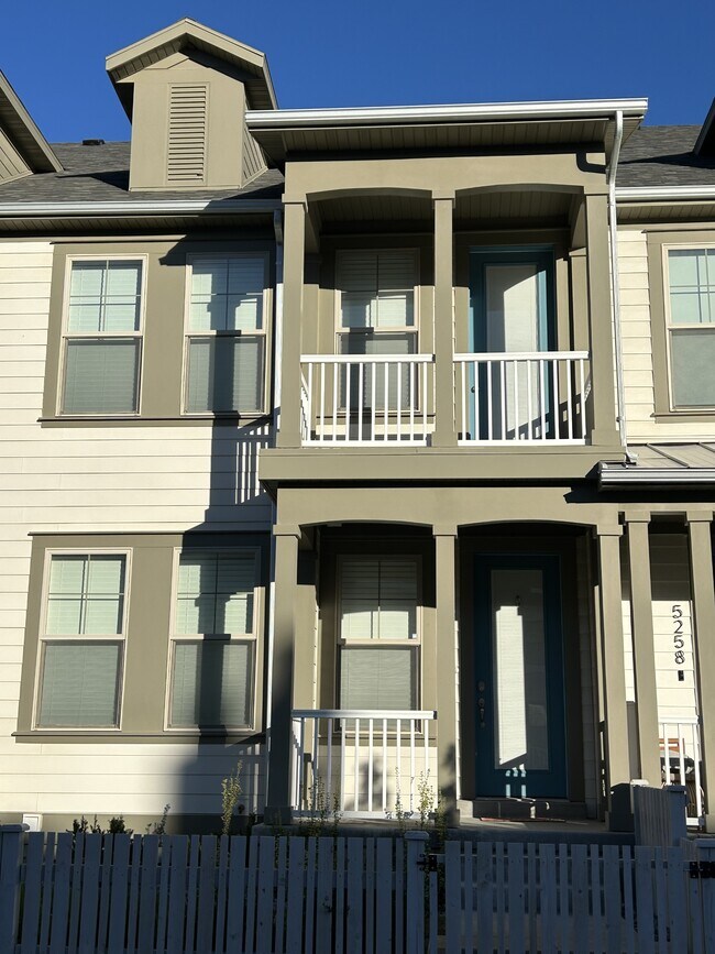 Building Photo - 5262 W Dock St