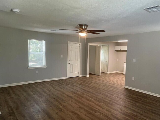 Foto del edificio - 6805 Anderson St