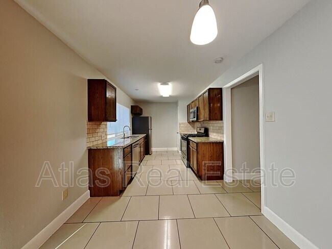 Building Photo - 7215 Royal Gate Dr