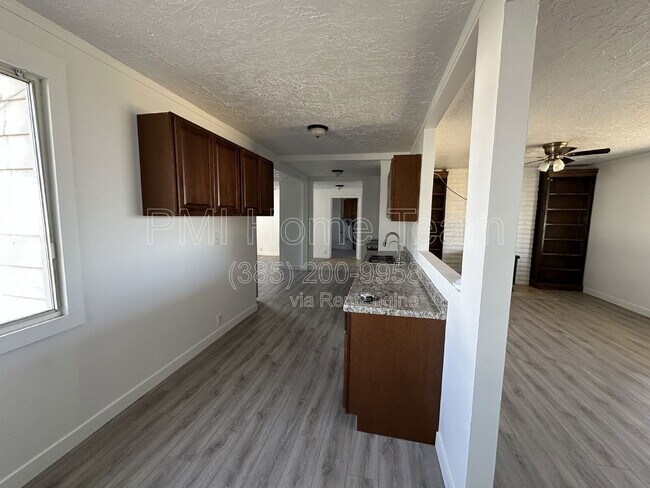 Building Photo - 1122 N 1500 W