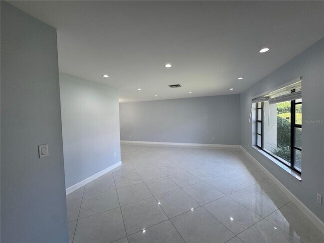 Foto del edificio - 120 Annwood Rd