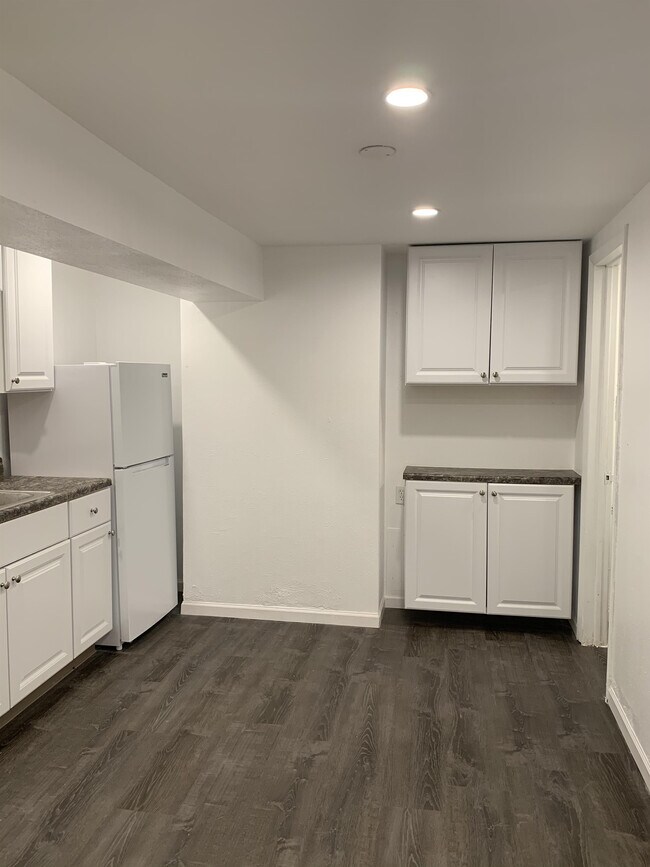 Building Photo - 206-208 W 34th St