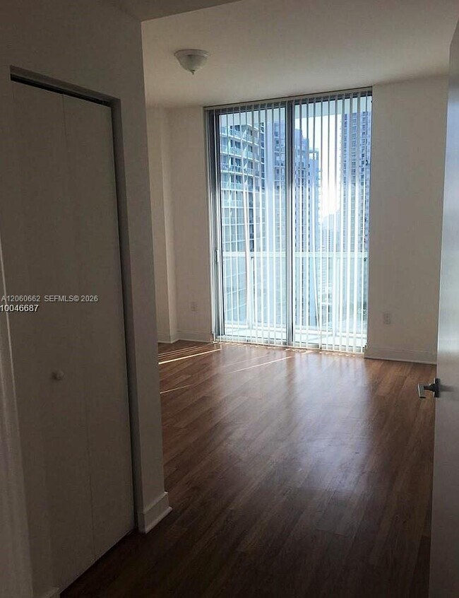 Foto del edificio - 79 SW 12th St