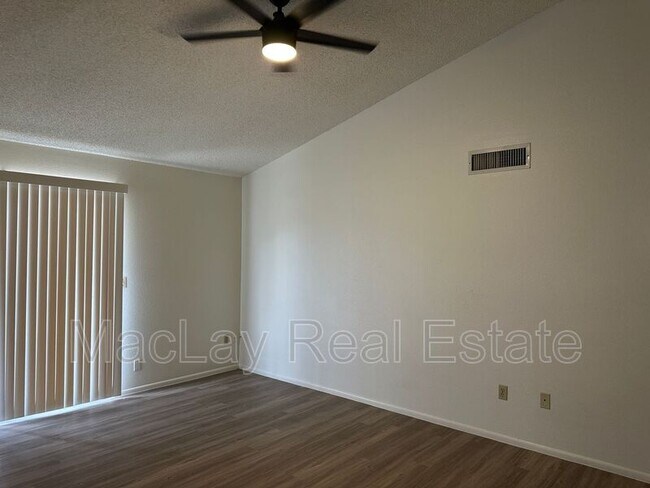 Foto del edificio - 1586 W Curry Dr
