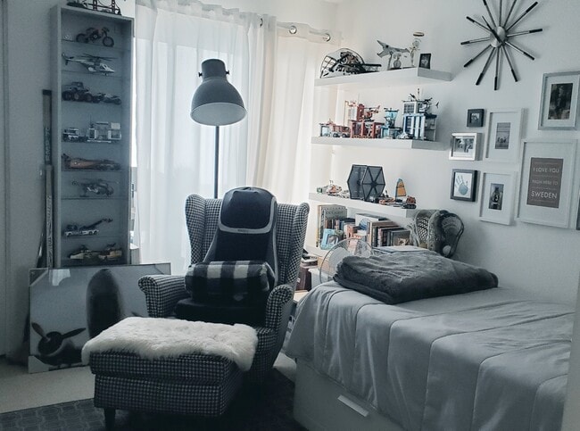 Second bedroom - 3601 W Hidden Ln