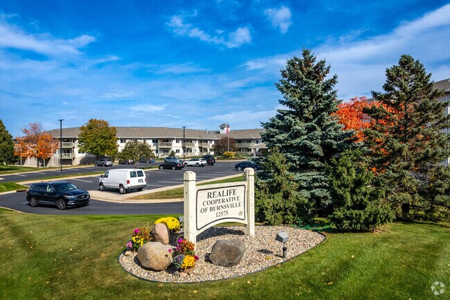 Entrada de la propiedad - Realife Cooperative of Burnsville