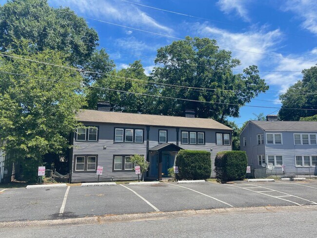 Foto del edificio - 587 Colonial Cir SE