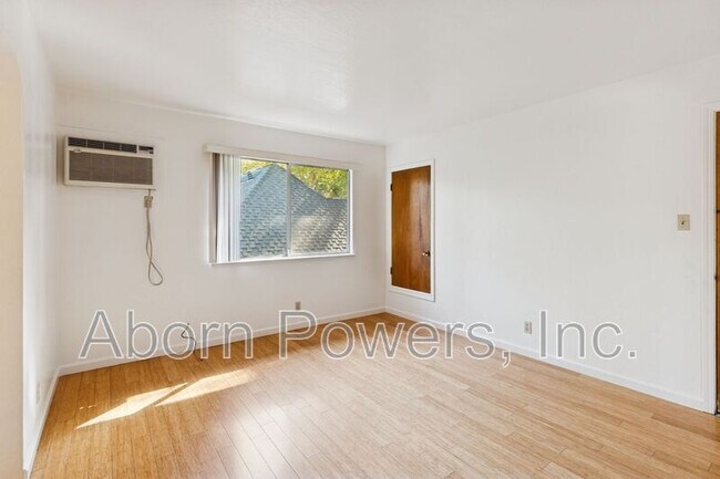 Foto del edificio - 2715 D St