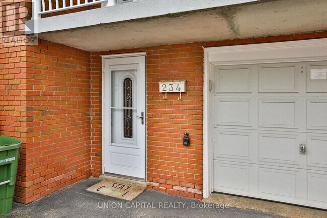 Building Photo - 234 Fairglen Ave