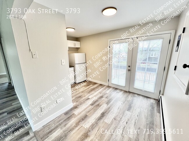 Building Photo - 3793 Oak St