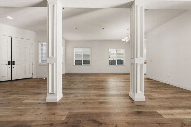 Foto del edificio - 7585 Mindy Mae Ln