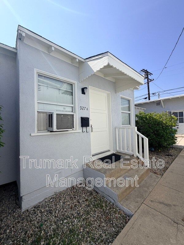 Building Photo - 927 E Lexington Dr