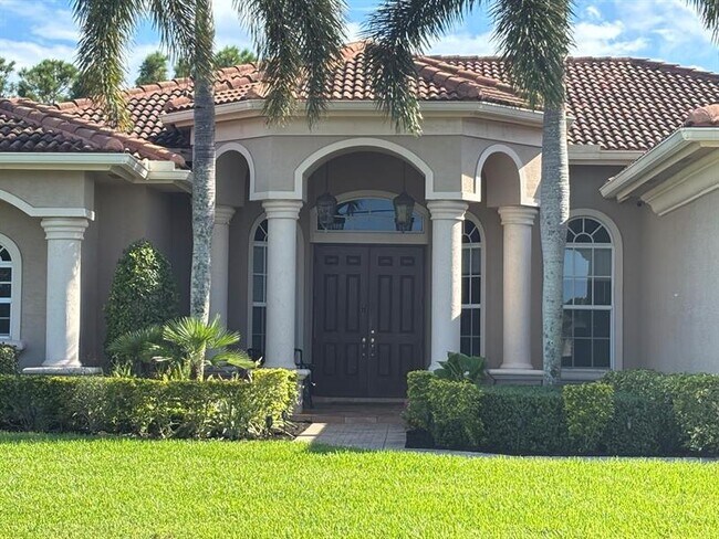 Foto del edificio - 5829 NW Zenith Dr