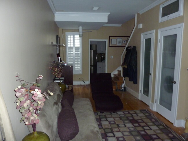 Living Rm - 1255 F St NE