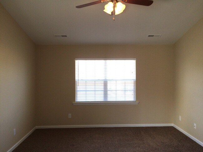 Building Photo - 3686 Village Springs Dr