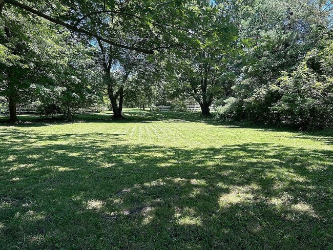 Foto del edificio - 8701 Brookville Rd