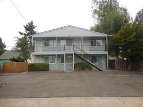 Building Photo - 417 SE 6th Ave