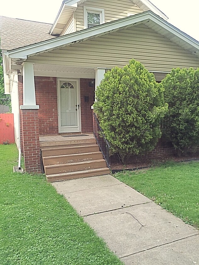 Primary Photo - 1124 Lincoln Ave