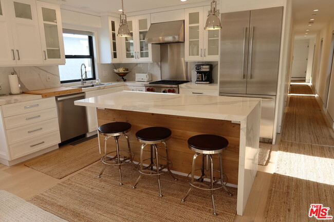 Foto del edificio - 729 Raymond Ave