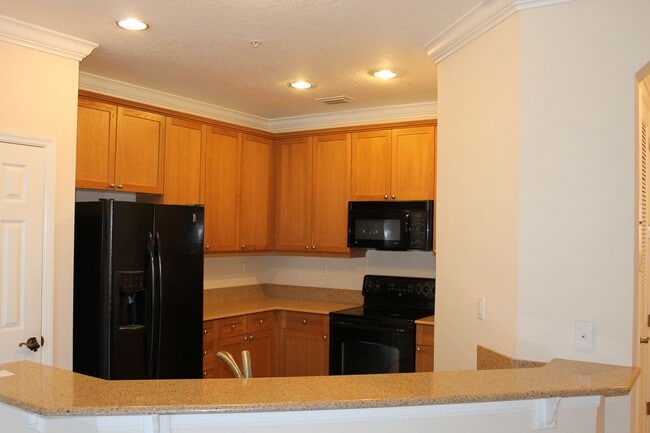 Photo - Beautiful ground floor unit in the Lakes of Windermere! Apartment