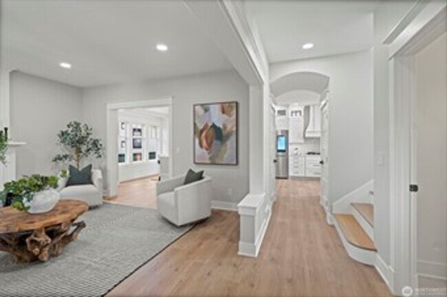 Building Photo - Grand 4 bedroom Wallingford Home with Nann...