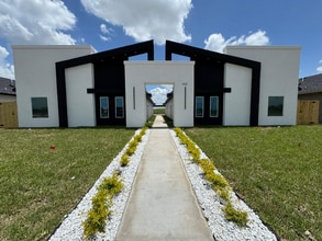 Building Photo - 2421 Indian Creek Ave