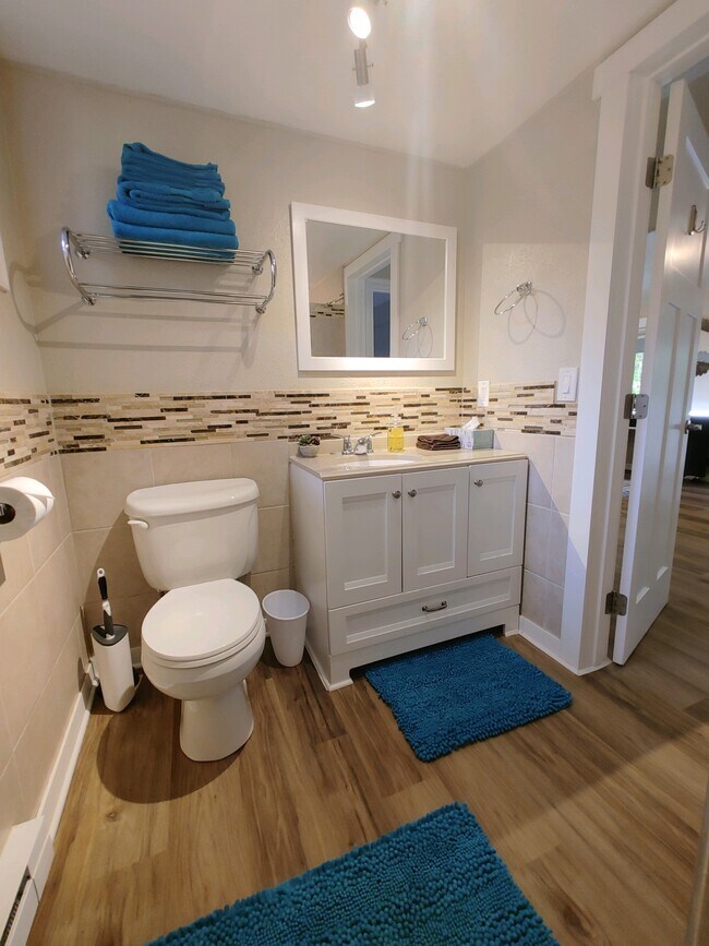 baño - 1226 Bayview Ave