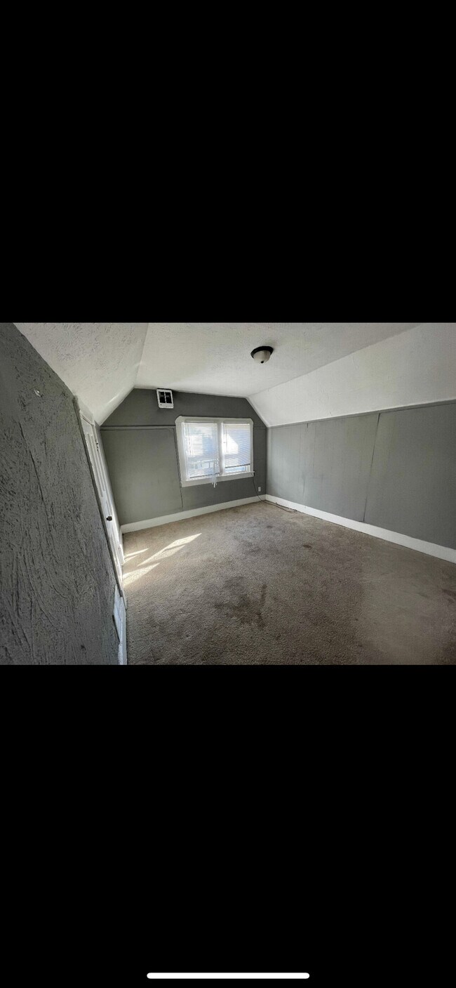 Building Photo - 1038 W Roache Units A/B - JRE