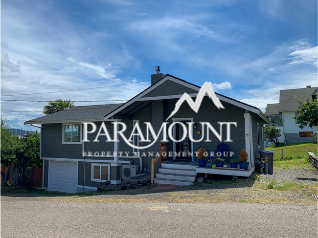 Building Photo - Magnificent Seattle/Water Views in Manchester! Landscaping Included!
