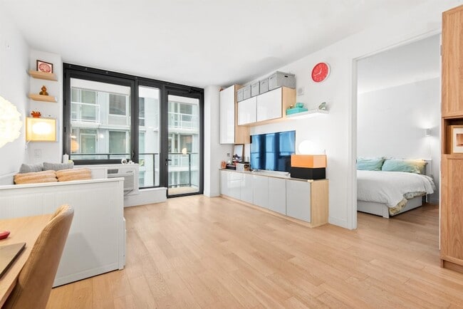 Photo - 160 1st St House