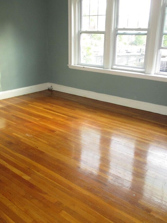 Building Photo - No brokers Fee, No Security Deposit, Heat, Hot Water Included, Steps from the T Stop