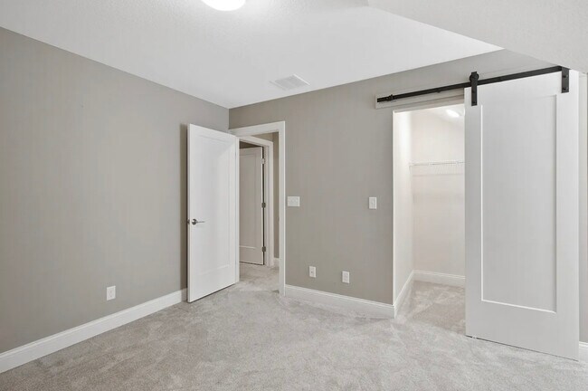 Foto del edificio - 1616 E Lexington Dr