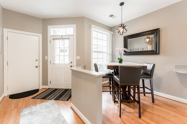 Building Photo - 253 W 20th St