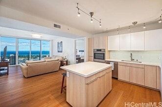 Building Photo - 888 Kapiolani Blvd