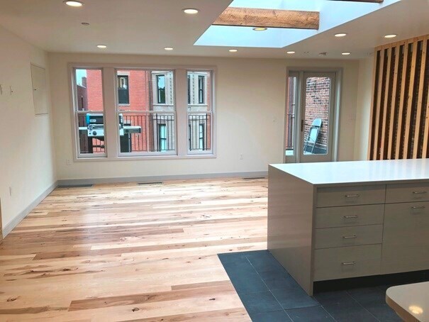 Building Photo - 167 Newbury St