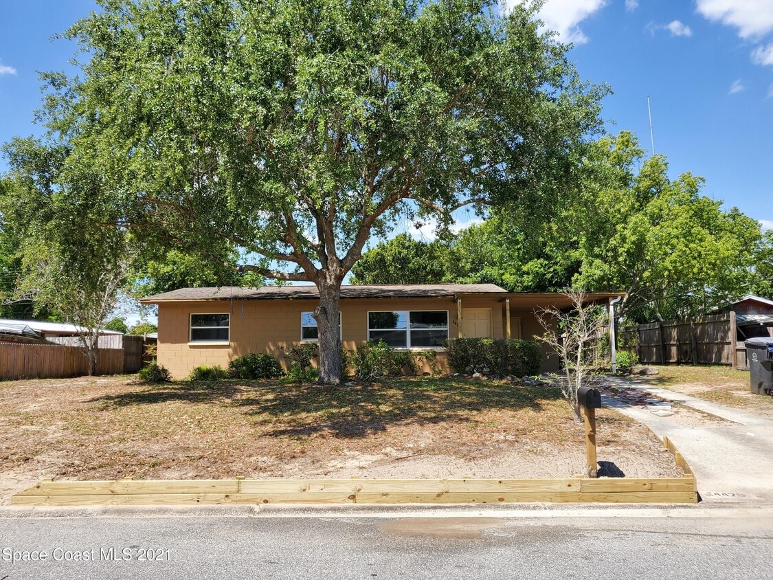 Primary Photo - 4470 Coleridge Ave