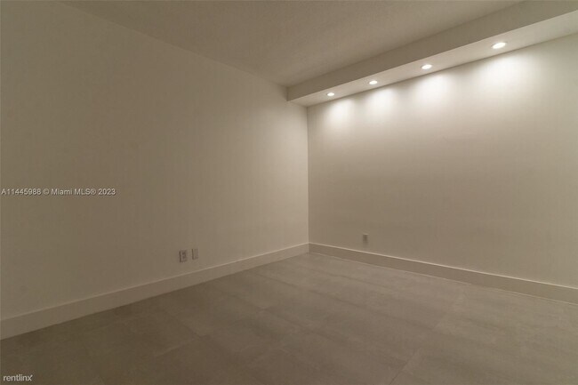 Building Photo - 2 br, 2 bath Condo - 335 S Biscayne Blvd A...