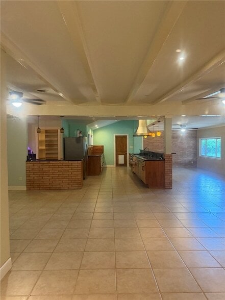 Building Photo - 302 Montclair Dr