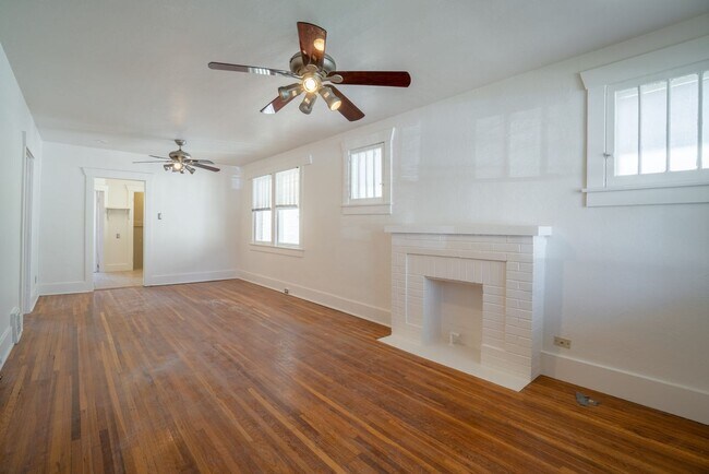 Foto del edificio - 4336 E Batavia Pl