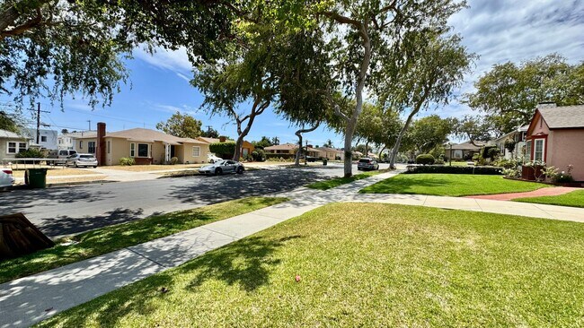 Foto del edificio - Charming House  with Large yard