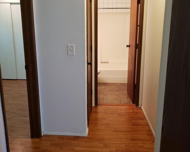 Foto del edificio - Cute 2BD Duplex,  - Has all Hardwood Lamin...