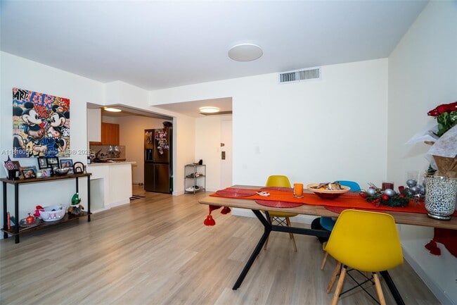 Building Photo - 2500 Parkview Dr