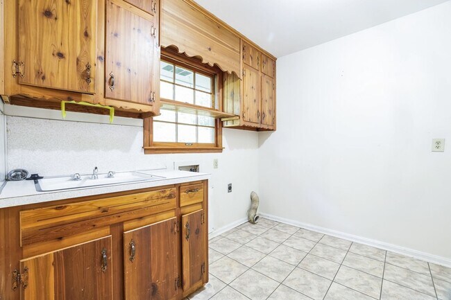 Building Photo - 415 Haven Ln