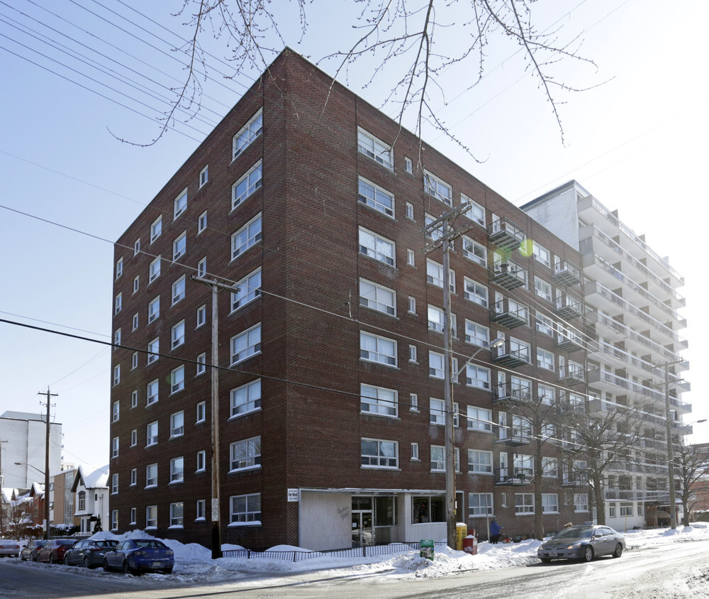 Primary Photo - Sadler's Court Apartments