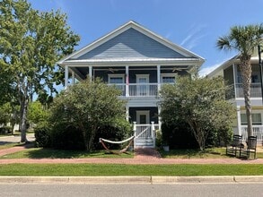 Building Photo - 5020 NW 10th Pl