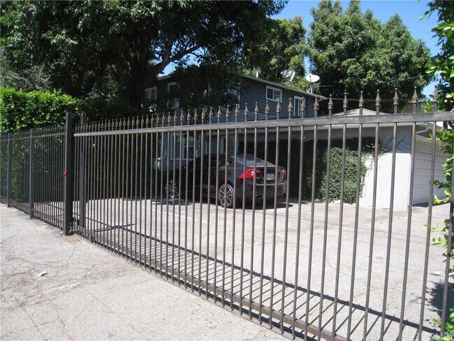 Building Photo - 13579 Moorpark St