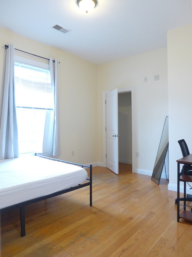 Foto del edificio - 50 Dudley St