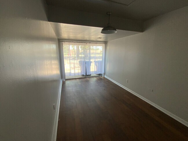Building Photo - 2800 N Rockwell Ave