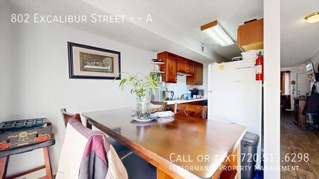 Foto del edificio - 802 Excalibur St